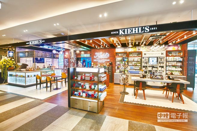 KIEHL’S COFFEE HOUSE与KIEHL’S全新台北信义新光三越A11店柜，约25坪是美妆最大柜。